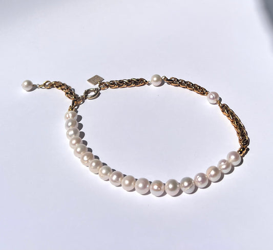 Arinna White pearls chain