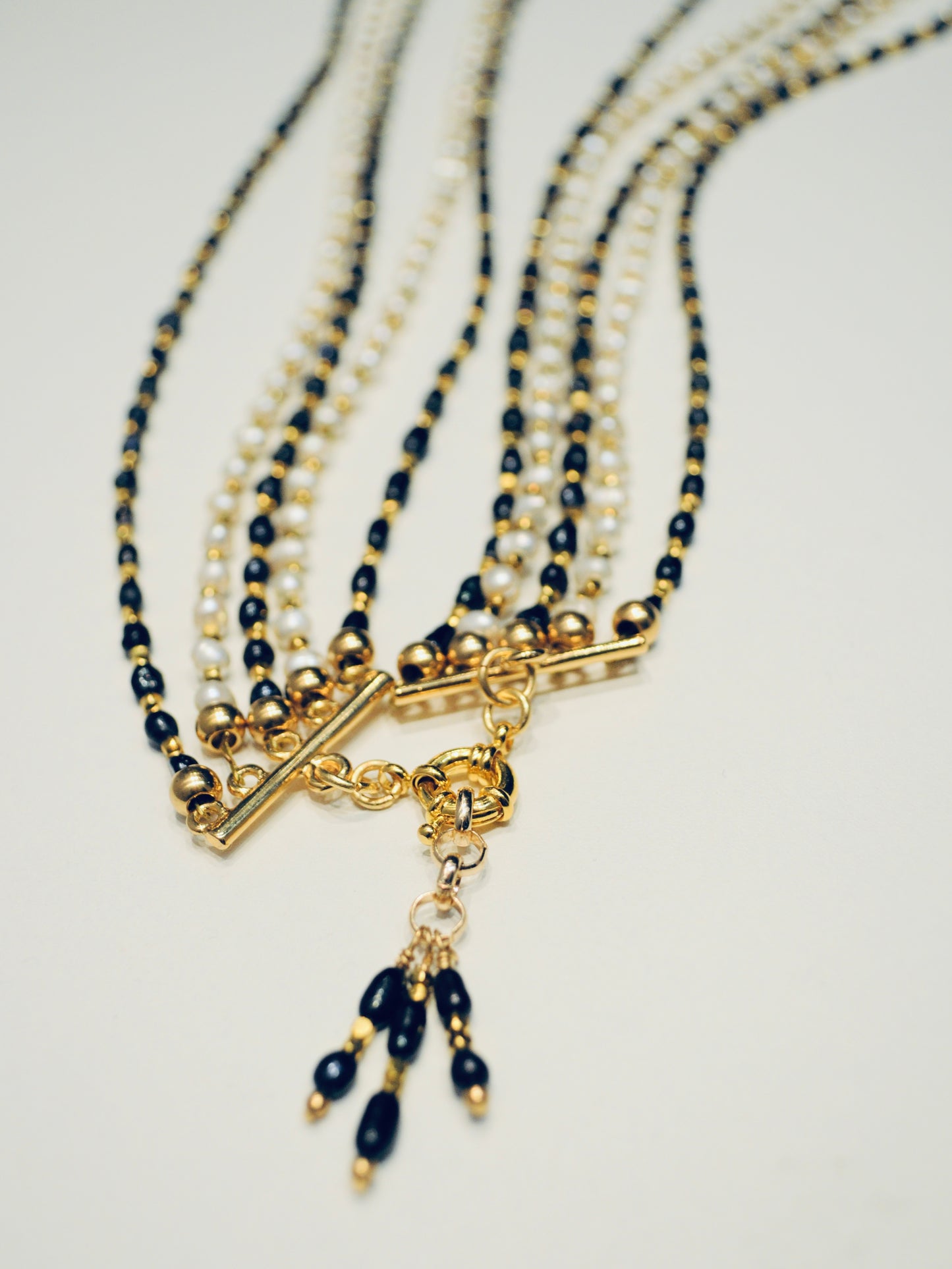 BLUE WHITE PEARL NECKLACE